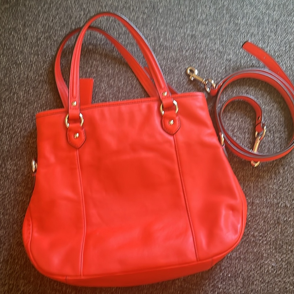 Coach orange  Shoulder Bag with Glossy Finish and Structured Design - Picture 3 of 5